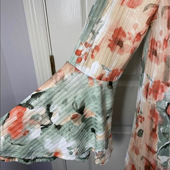 SAMI & Jo Small Woman’s Bell Sleeve Ribbed Watercolor Top - Picture 8 of 8